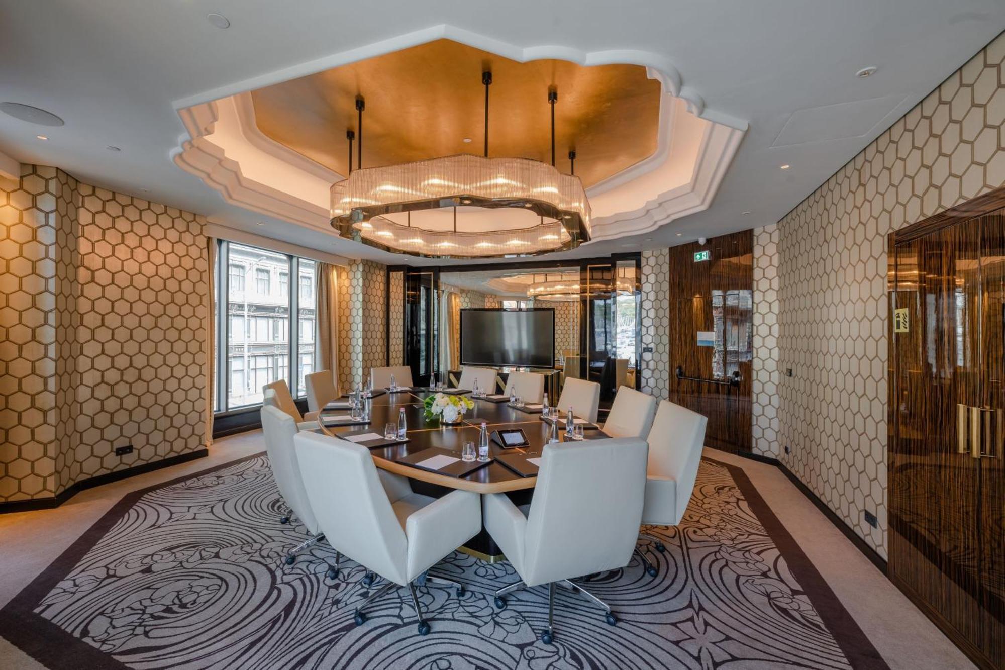 Matild Palace, A Luxury Collection Hotel Budapeste Exterior foto The boardroom at the Ritz-Carlton, DIFC